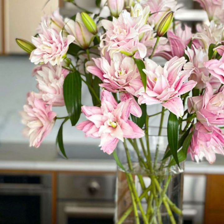 Bouquet of 10 scented Oriental lilies with double petals from Fresh Flower Holland, featuring elegant white flowers on tall stems.